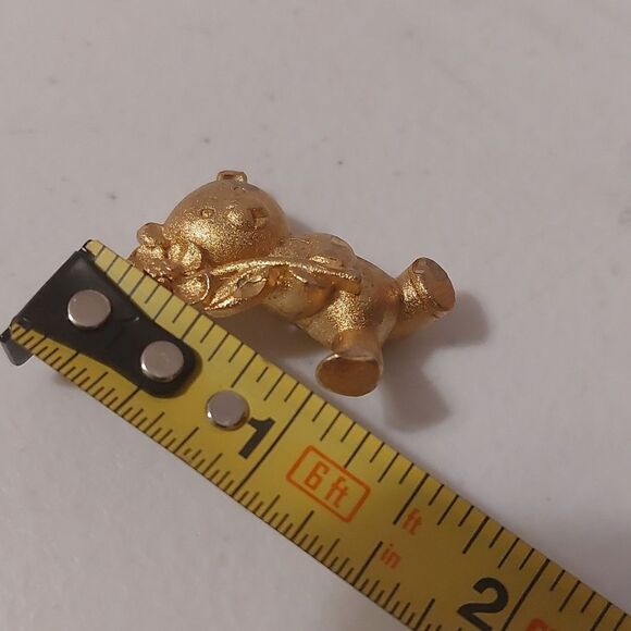 Vintage Adorable Teddy Bear Holding A Stem of Flower Gold Tone Brooch Pin - Picture 5 of 6